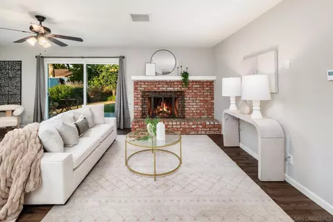 Living - 187 Del Sureno, Fallbrook, CA 92028 photo 2 of 3