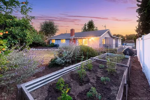 Exterior - 187 Del Sureno, Fallbrook, CA 92028 photo 3 of 8