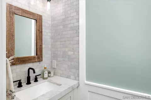 Bath - 14272 Jerome Dr, Poway, CA 92064 photo 6 of 8