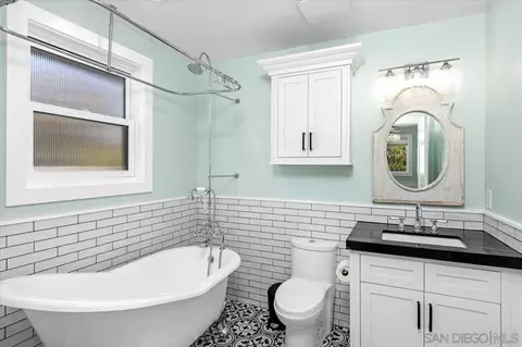 Bath - 14272 Jerome Dr, Poway, CA 92064 photo 4 of 8