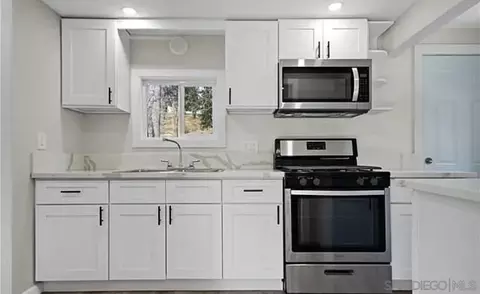 201 Hillside Spur, Cedar Glen, CA 92321
