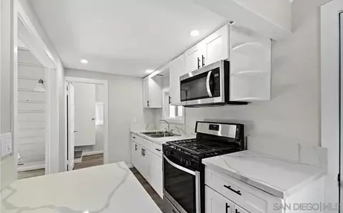 Kitchen - 201 Hillside Spur, Cedar Glen, CA 92321 photo 3 of 3