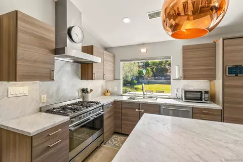 Kitchen - 1041 Saint Albans #1, Encinitas, CA 92024 photo 2 of 6
