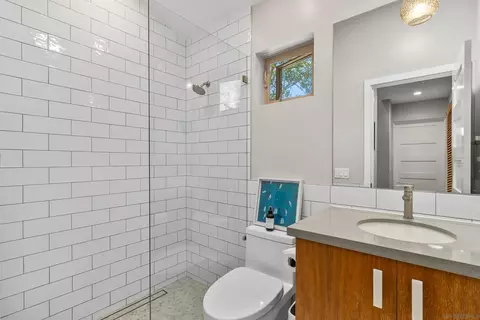 Bath - 1041 Saint Albans #1, Encinitas, CA 92024 photo 6 of 6
