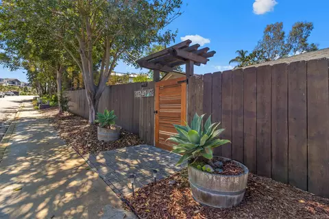 Exterior - 1041 Saint Albans #1, Encinitas, CA 92024 photo 10 of 11