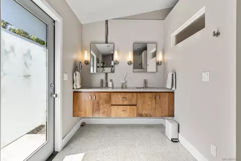 Bath - 1041 Saint Albans #1, Encinitas, CA 92024 photo 1 of 6