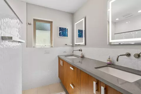 Bath - 1041 Saint Albans #1, Encinitas, CA 92024 photo 4 of 6