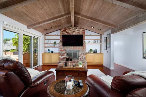 Living - 17505 Corte Lomas Verdes, Poway, CA 92064 photo 2 of 3