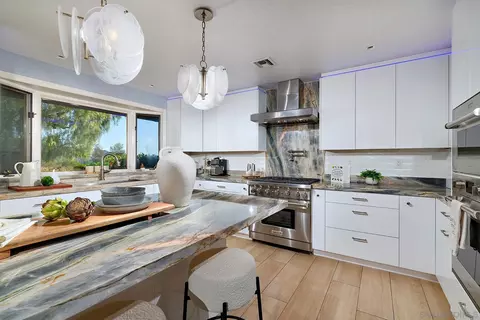Kitchen - 17505 Corte Lomas Verdes, Poway, CA 92064 photo 2 of 4