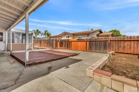 Exterior - 901 Saint George Ct, Spring Valley, CA 91977 photo 7 of 9