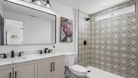 Bath - 1294 E Msn, Escondido, CA 92027 photo 1 of 3