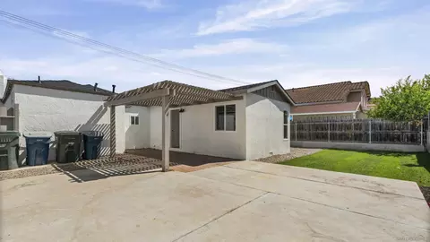 Exterior - 1294 E Msn, Escondido, CA 92027 photo 5 of 6