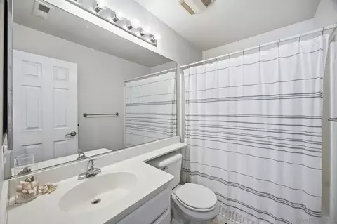 Bath - 1804 Key Largo Rd, Vista, CA 92081 photo 2 of 3