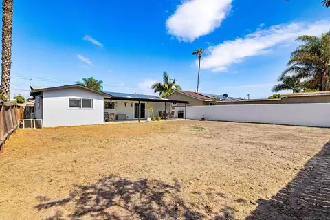 Exterior - 3027 Linda Dr, Oceanside, CA 92056 photo 7 of 10