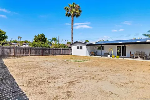 Exterior - 3027 Linda Dr, Oceanside, CA 92056 photo 9 of 10