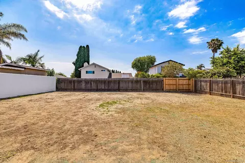 Exterior - 3027 Linda Dr, Oceanside, CA 92056 photo 5 of 10