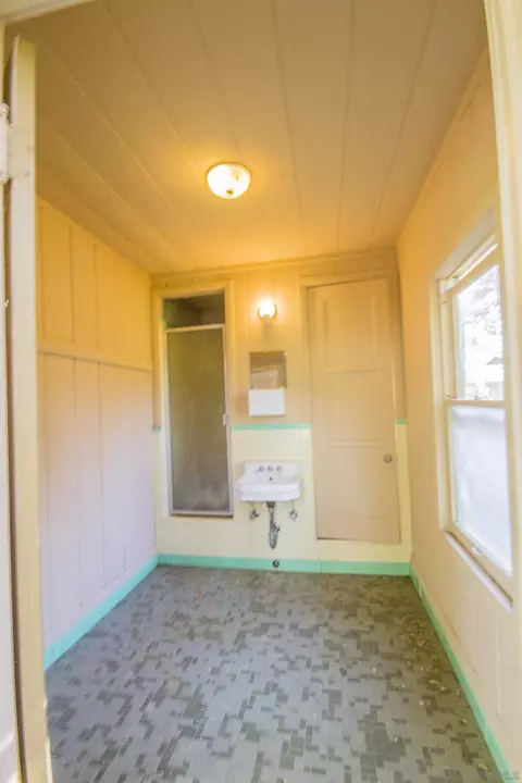 Bath - 28831 Spruce, Pine Valley, CA 91962 photo 1 of 1
