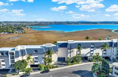 3991 Crown Point Dr #P12, San Diego, CA 92109