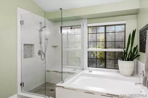 Bath - 1510 Ventana, Escondido, CA 92029 photo 2 of 4