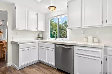 Kitchen - 1272 Lancer Gln, Escondido, CA 92029 photo 3 of 3