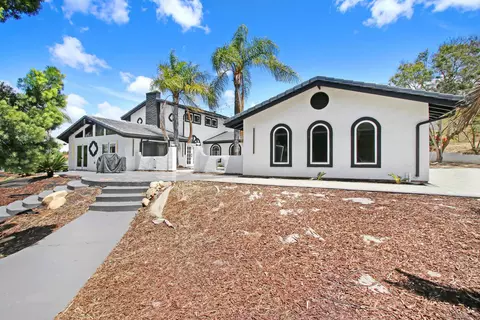 3065 Fairview Dr, Vista, CA 92084