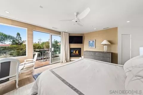 Bedroom - 231 Bonair St, La Jolla, CA 92037 photo 2 of 7