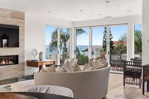 Living - 231 Bonair St, La Jolla, CA 92037 photo 3 of 10