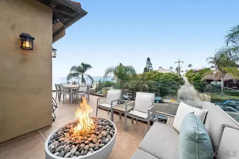 Exterior - 231 Bonair St, La Jolla, CA 92037 photo 5 of 8