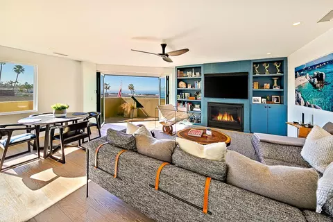 Living - 231 Bonair St, La Jolla, CA 92037 photo 7 of 10