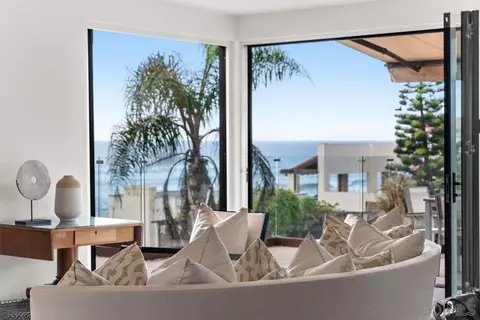Living - 231 Bonair St, La Jolla, CA 92037 photo 2 of 10