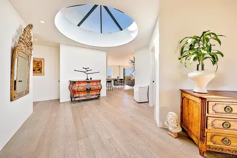 Entry Way - 231 Bonair St, La Jolla, CA 92037 photo 1 of 1