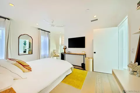 Bedroom - 231 Bonair St, La Jolla, CA 92037 photo 5 of 7