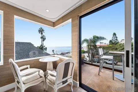 Exterior - 231 Bonair St, La Jolla, CA 92037 photo 6 of 8