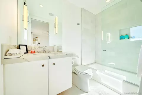Bath - 231 Bonair St, La Jolla, CA 92037 photo 5 of 5