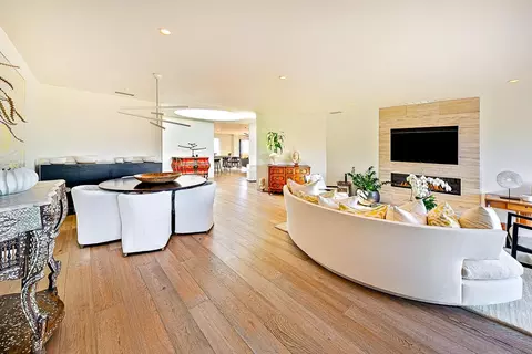 Living - 231 Bonair St, La Jolla, CA 92037 photo 5 of 10