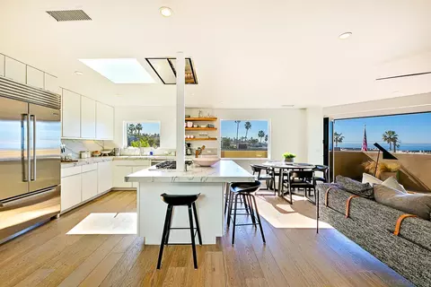 Kitchen - 231 Bonair St, La Jolla, CA 92037 photo 3 of 5