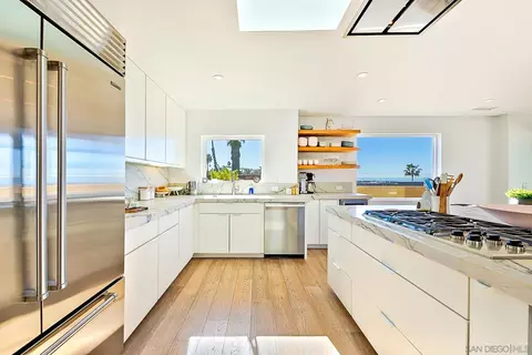 Kitchen - 231 Bonair St, La Jolla, CA 92037 photo 2 of 5