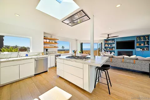 Kitchen - 231 Bonair St, La Jolla, CA 92037 photo 5 of 5