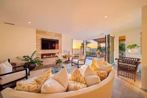 Living - 231 Bonair St, La Jolla, CA 92037 photo 4 of 10