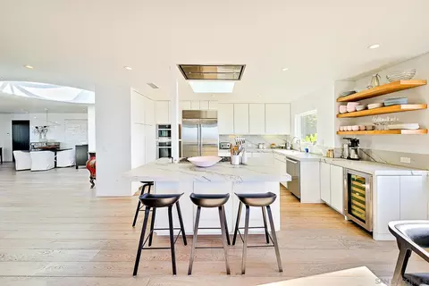 Kitchen - 231 Bonair St, La Jolla, CA 92037 photo 4 of 5
