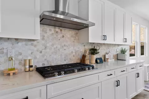 Kitchen - 1567 Corte Botanicas, Chula Vista, CA 91913 photo 2 of 3