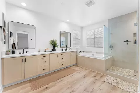 Bath - 1567 Corte Botanicas, Chula Vista, CA 91913 photo 3 of 5