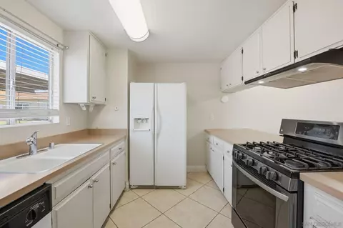 Kitchen - 2012 E Mission Ave #11, Escondido, CA 92027 photo 4 of 4