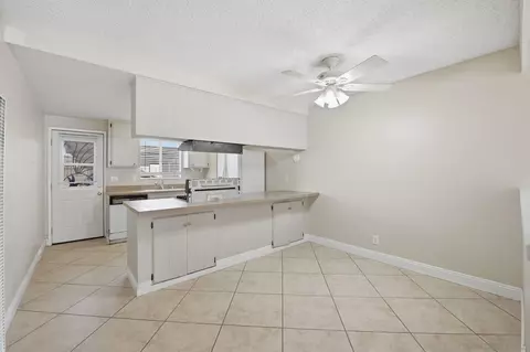 Kitchen - 2012 E Mission Ave #11, Escondido, CA 92027 photo 1 of 4