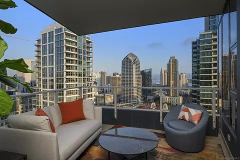 1325 Pacific Hwy #2704, San Diego, CA 92101