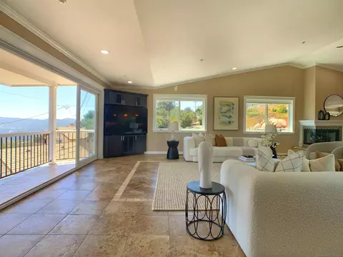 Living - 205 Highline Trl, El Cajon, CA 92021 photo 5 of 6
