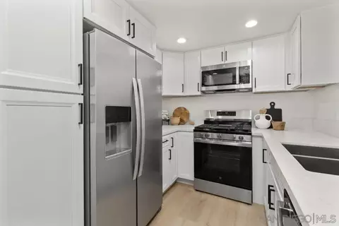 Kitchen - 761 Brookstone #102, Chula Vista, CA 91913 photo 2 of 4