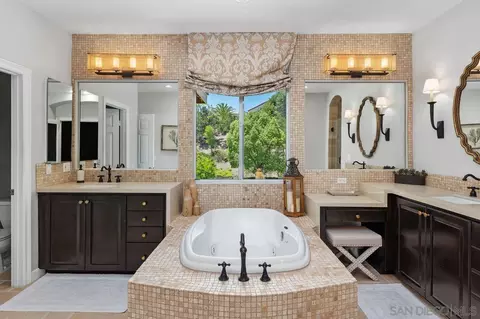 Bath - 12113 Travertine Ct, Poway, CA 92064 photo 3 of 5