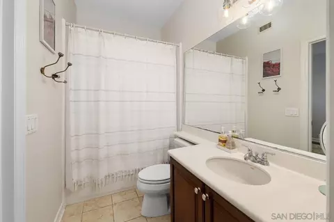 Bath - 12113 Travertine Ct, Poway, CA 92064 photo 4 of 5