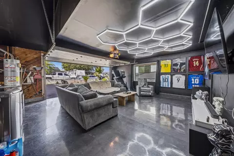 1412 Cornwall St, Spring Valley, CA 91977